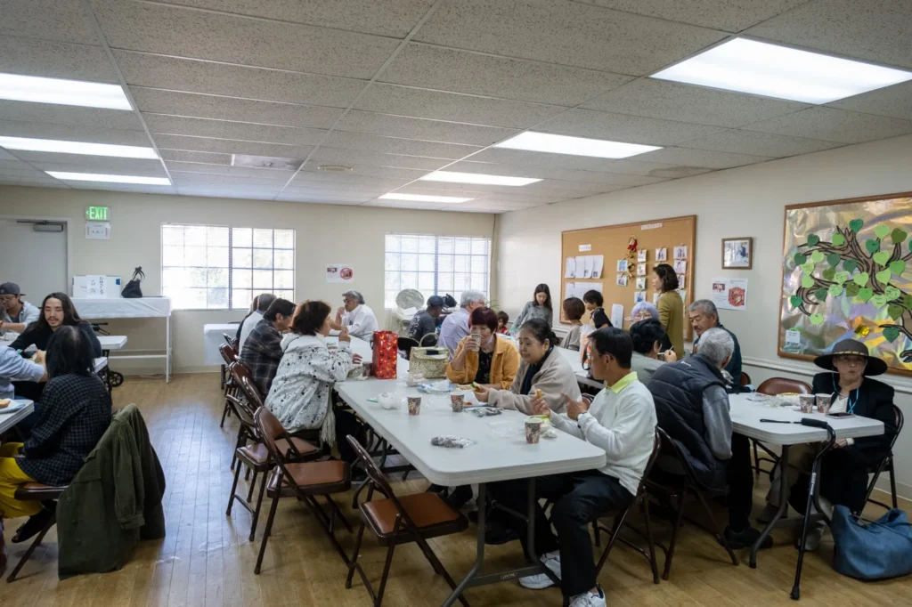 The congregation at the temple eating lunch after service. (Photo credit: Andrew Lopez / Boyle Heights Beat)
